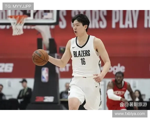 杨瀚森内线单打表现精彩 自投自抢补篮轻松得分